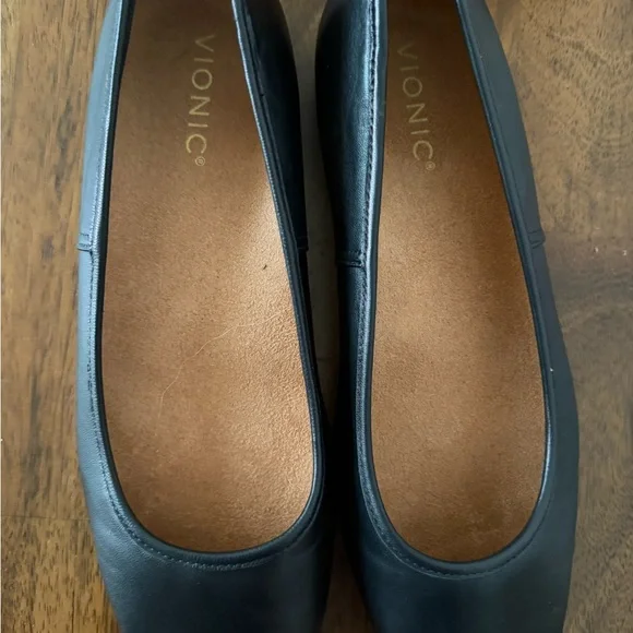 NWT Vionic Women's Orinda Flats - Picture 2 of 5